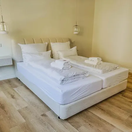 Business & Boutique - Parking Lot Apartment *
