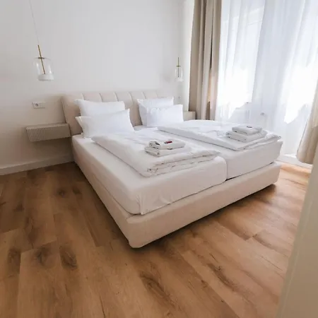 Staylight Business & Boutique - Parking Lot Apartman *