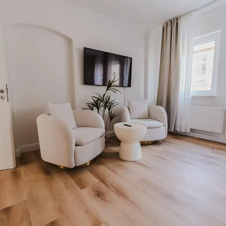 Business & Boutique - Parking Lot Apartment