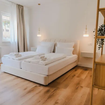 Business & Boutique - Parking Lot Apartment *